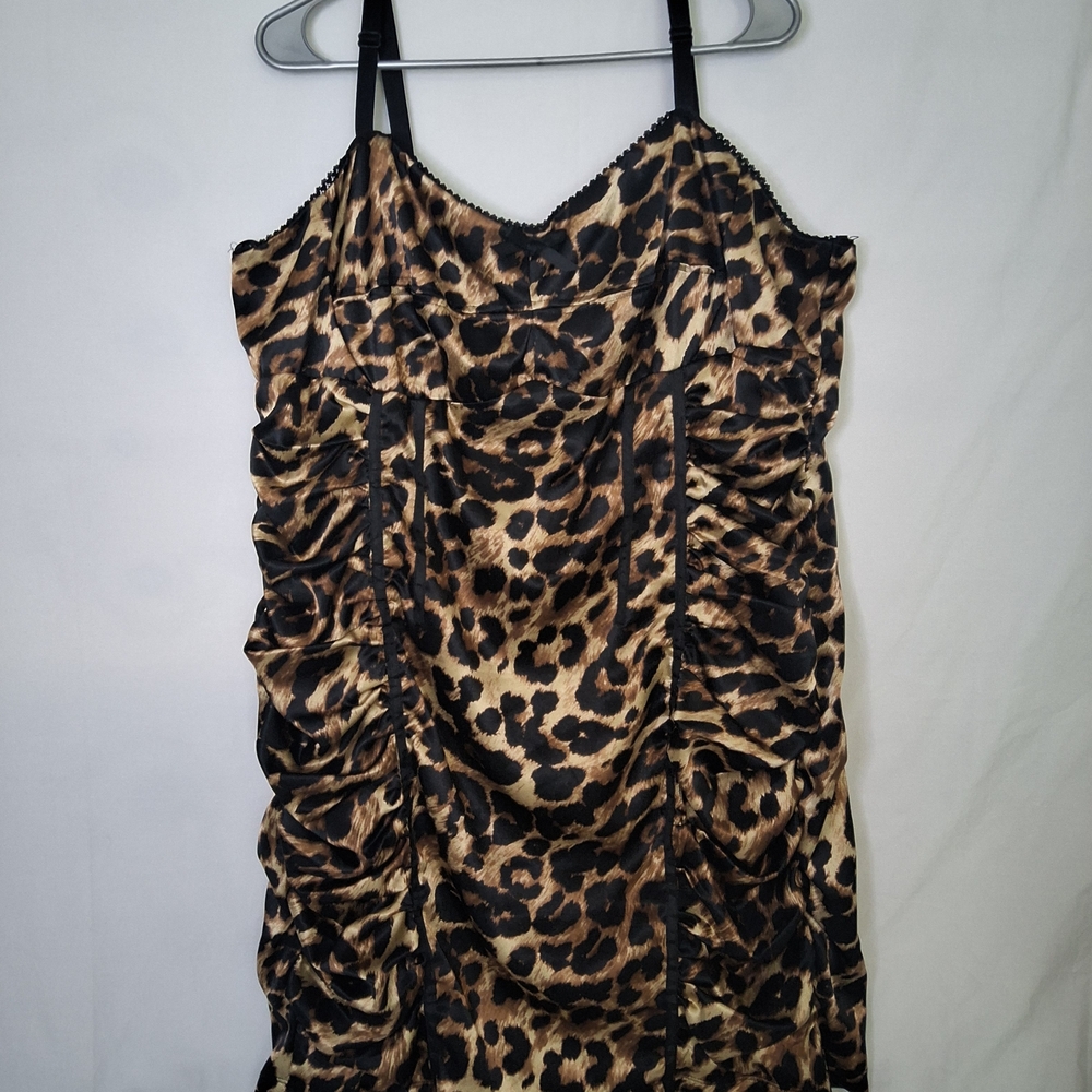 Leopard Print Ruched Dress - Picture 4 of 5